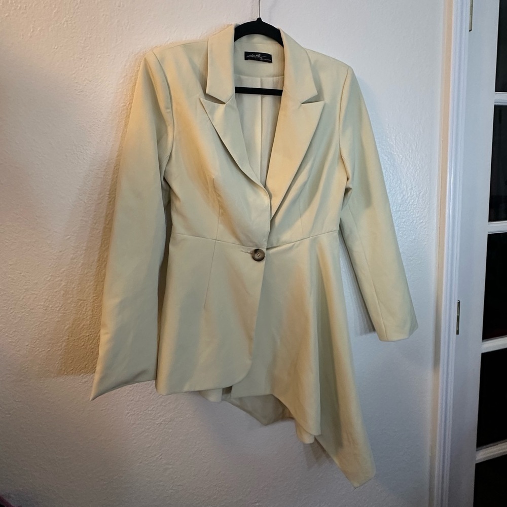 Twelve By Ontwelfth Cream Blazer